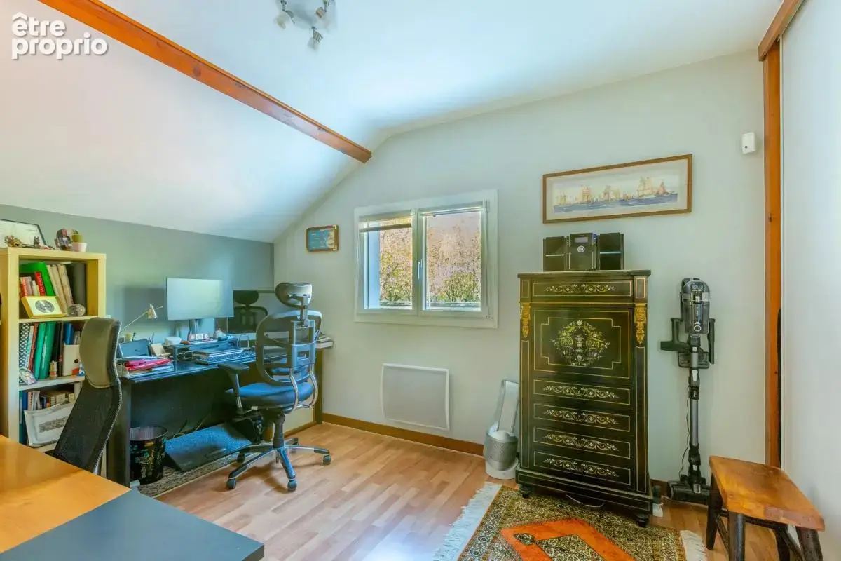 Maison de 8 pièces de 178 m² à La Tour-de-Salvagny - photo 15