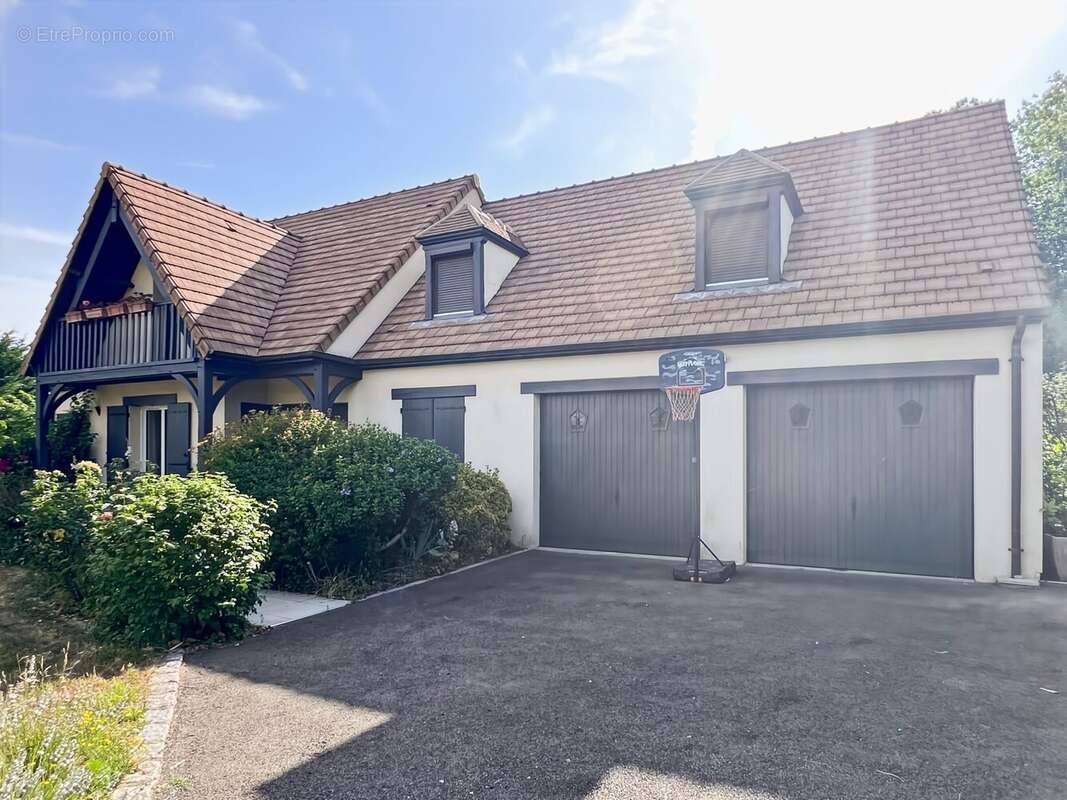 Maison à BAZOCHES-SUR-GUYONNE