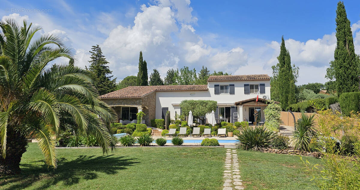Maison à BAGNOLS-EN-FORET