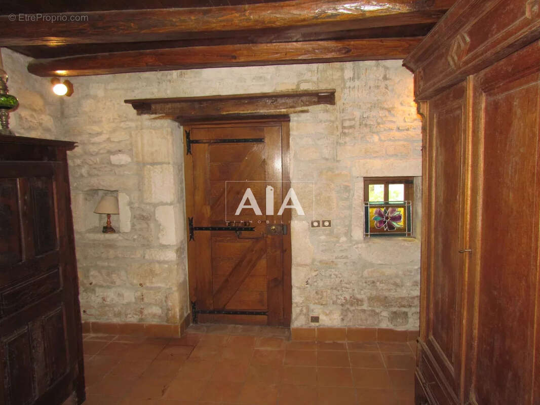Maison à COURCOME