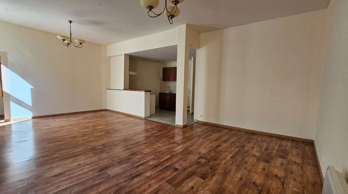 Appartement  T3 - RDC + 1er étage - photo 4