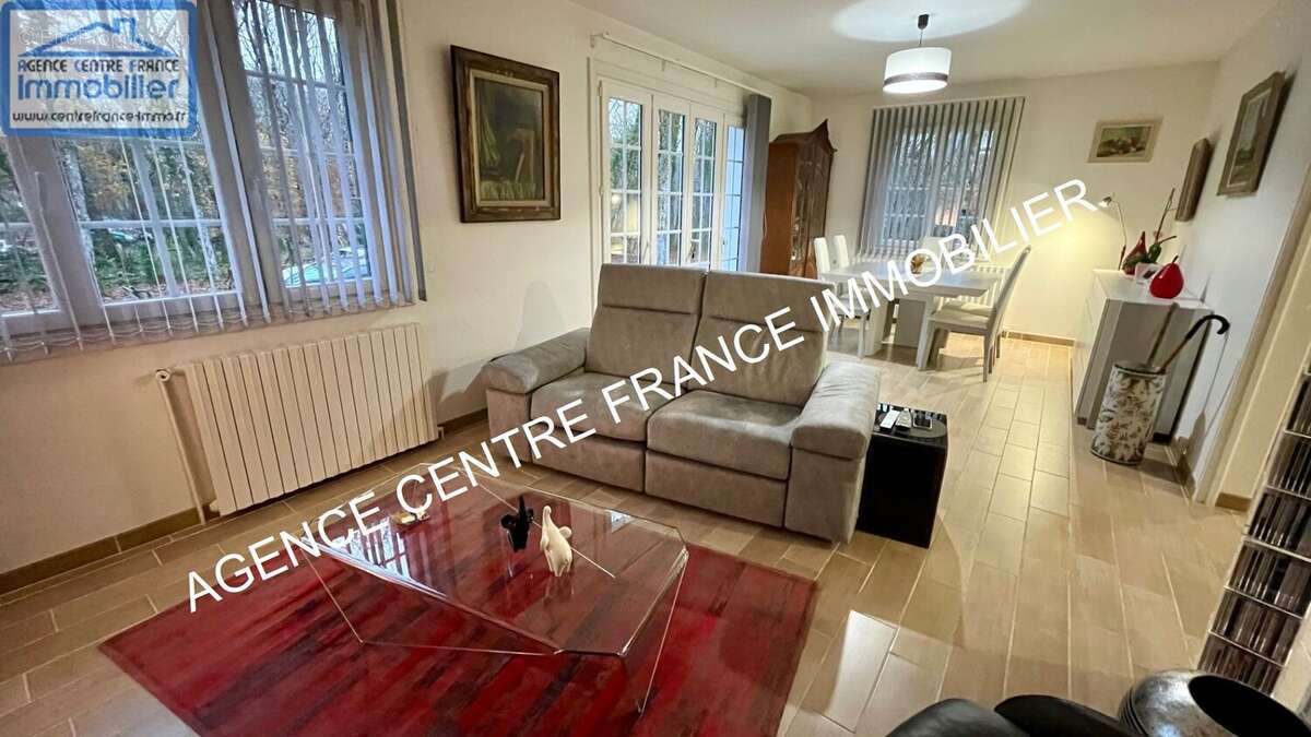 Maison à PLAIMPIED-GIVAUDINS