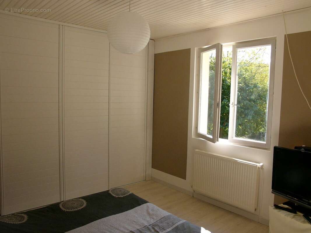 Villa plain pied avec grand terrain et piscine bord ee riviere - photo 7