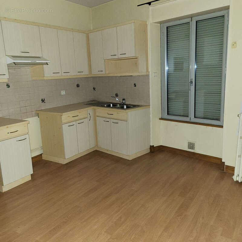 Appartement à RIOM-ES-MONTAGNES