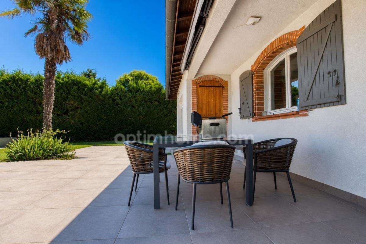 Launaguet – superbe maison familiale de 170 m² avec piscine sur terrain de 1 357 m² - photo 9