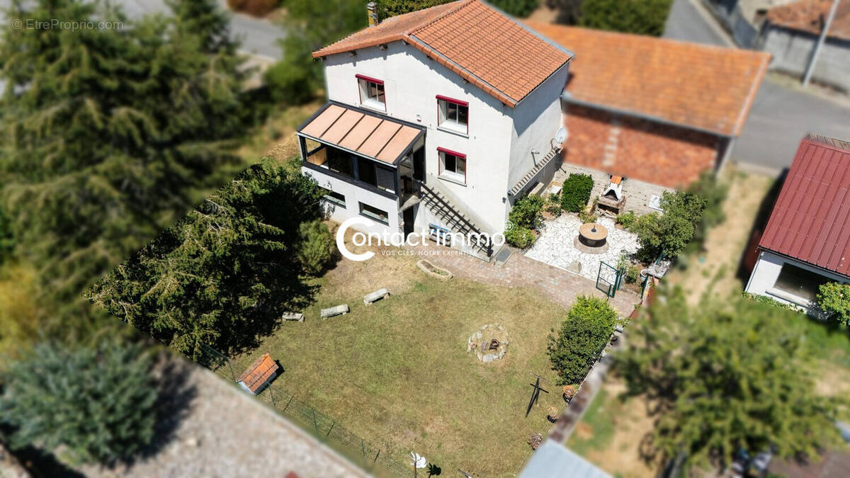 Maison à SEYCHALLES