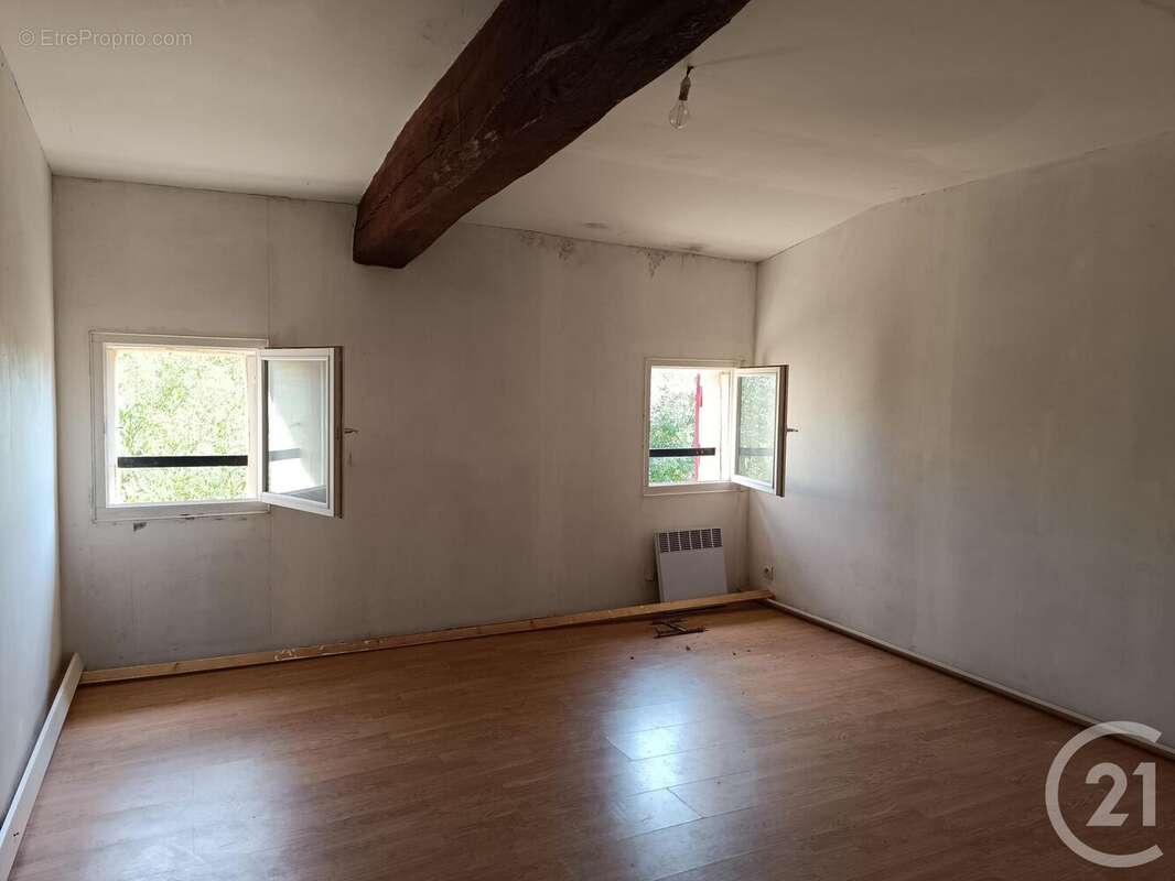 Maison 135 m² à Saint-Christophe-De-Double  - photo 4
