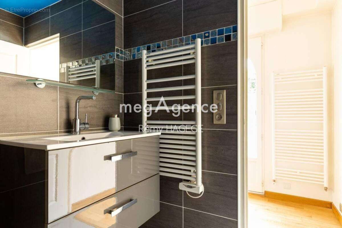 Appartement à LA GARENNE-COLOMBES