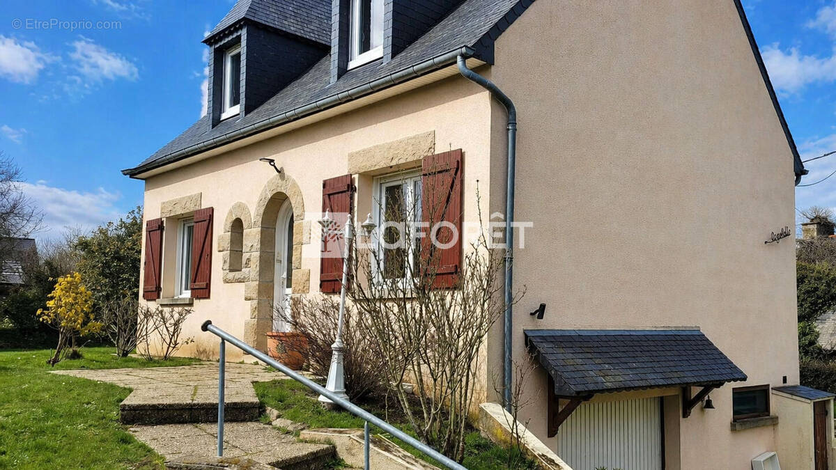 Maison à PLOUEZEC