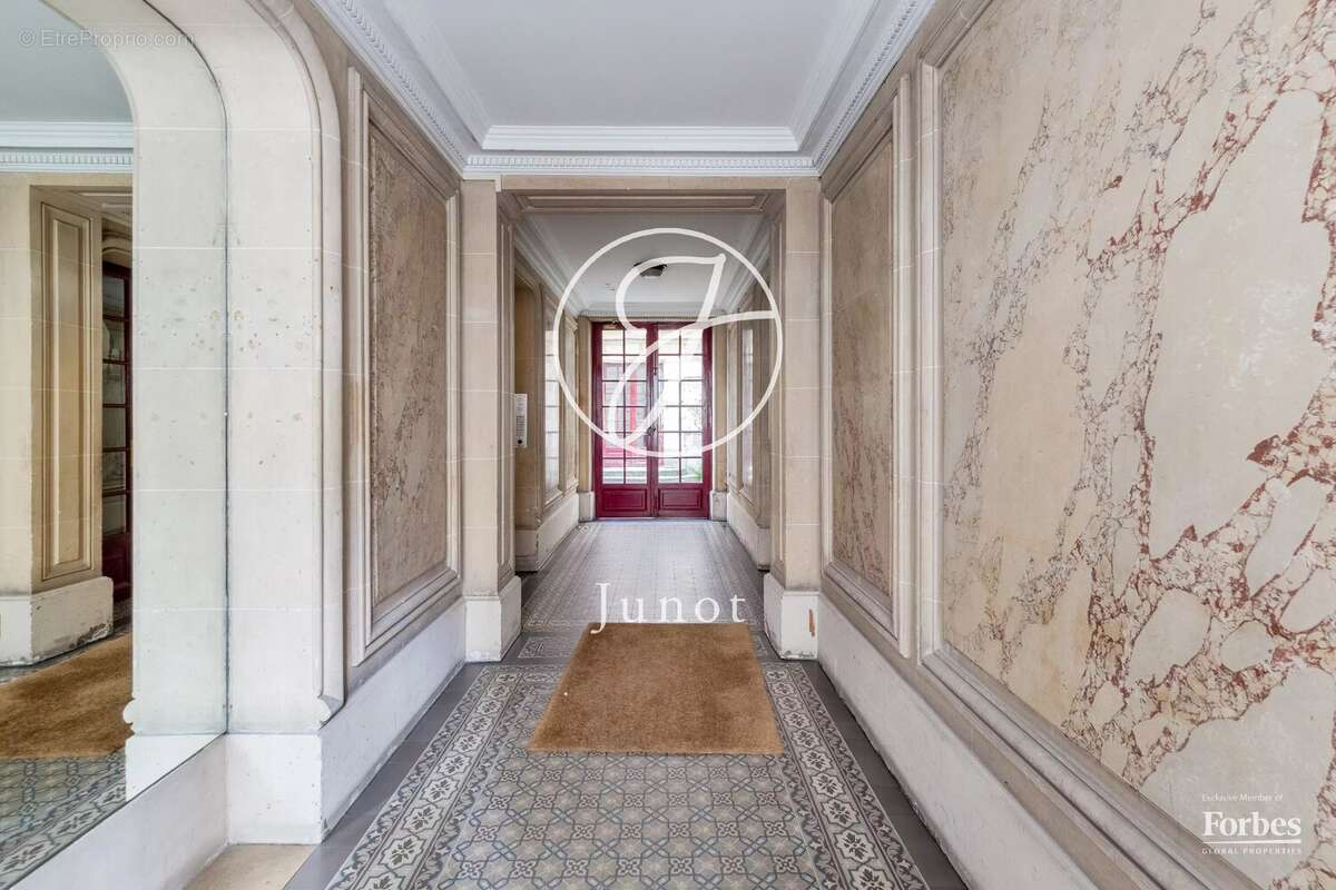 Appartement à PARIS-17E
