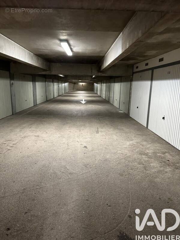 Photo 1 - Parking à VITRY-SUR-SEINE