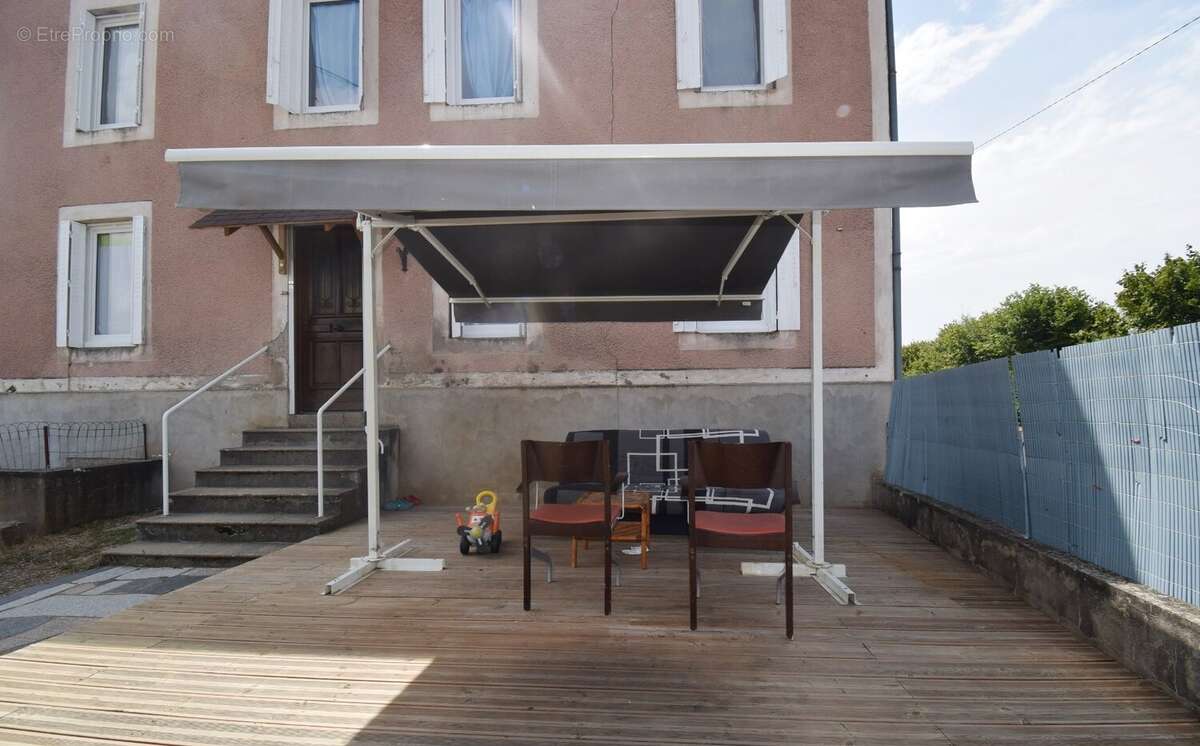 A vendre - Maison d'environ 110 m² - LE MAYET-DE-MONTAGNE - photo 2
