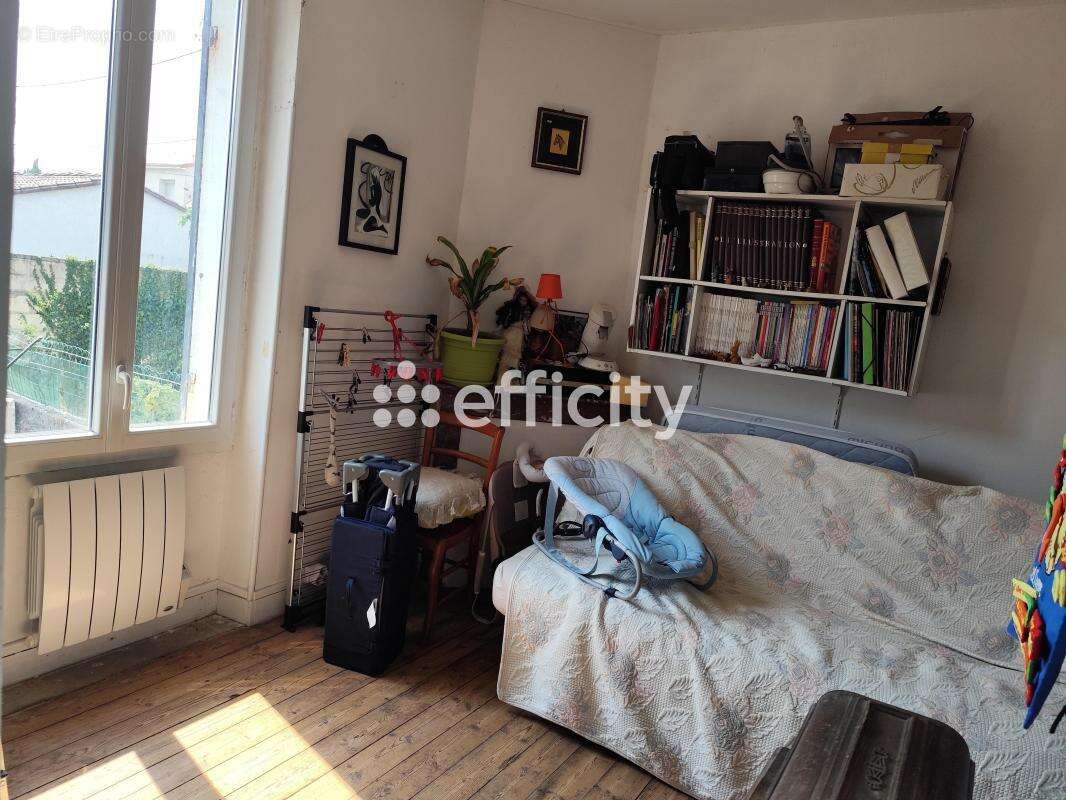 Maison 64 m² à Saintes  - photo 7