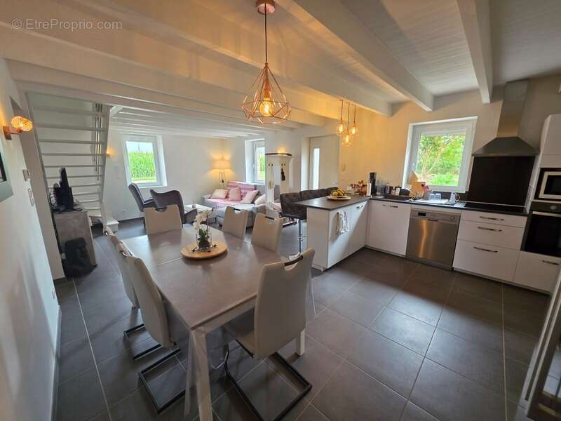 Maison à NEGREPELISSE