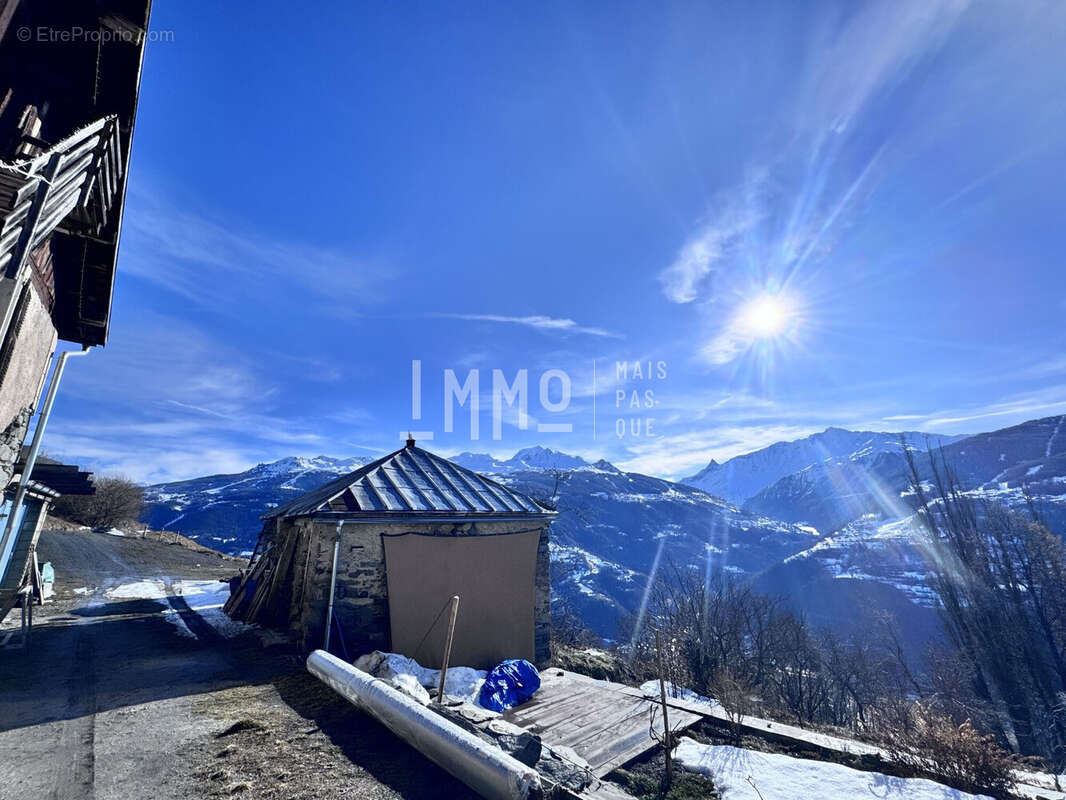 Maison à LES CHAPELLES