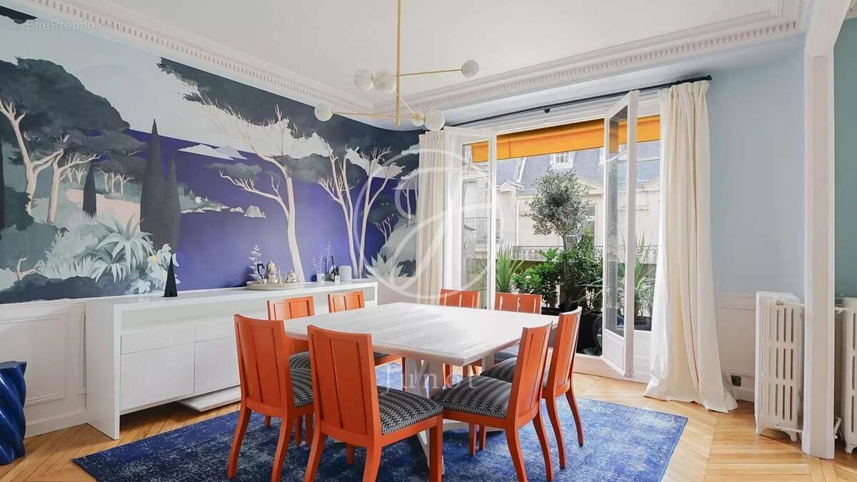 Appartement à PARIS-16E