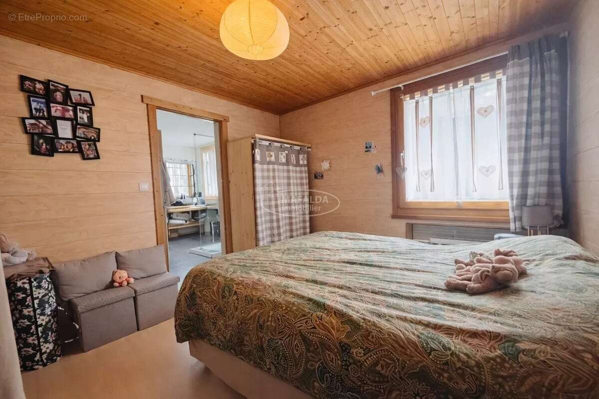 Appartement à NANCY-SUR-CLUSES