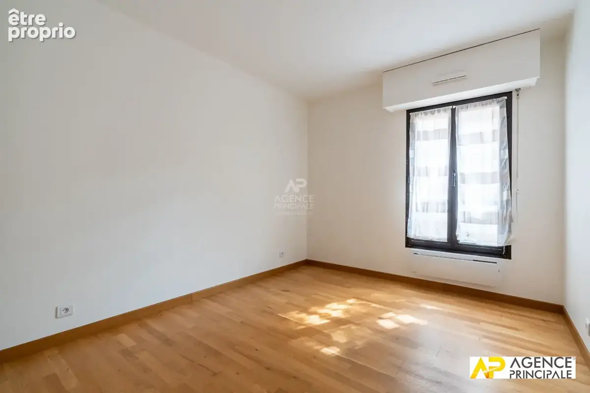 Appartement  4 pièce(s) - Ascenseur - terrasse - grand séjour - 78m² - photo 11