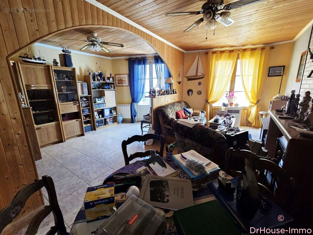 Maison à CRUZY