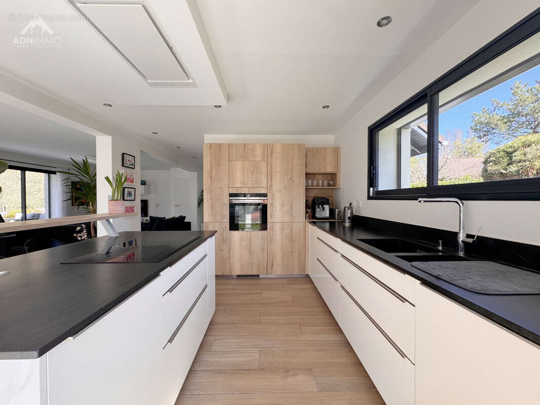 Maison à SAINT-GENIS-POUILLY