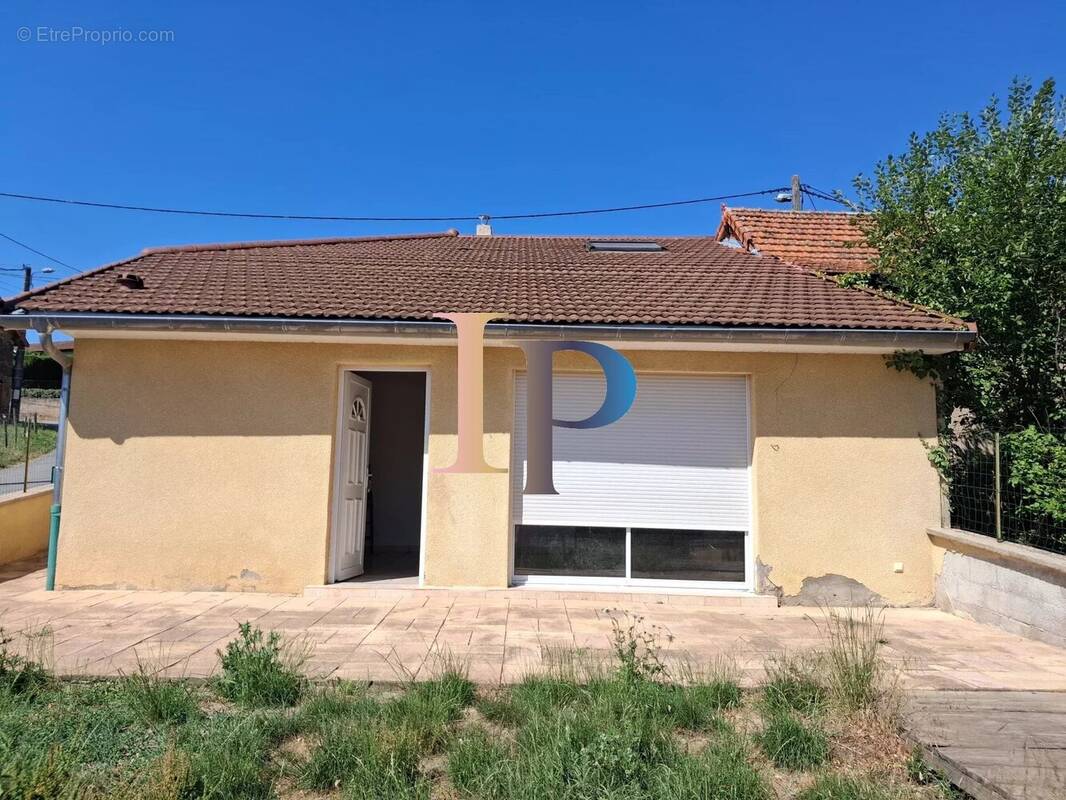 Maison à COUTOUVRE