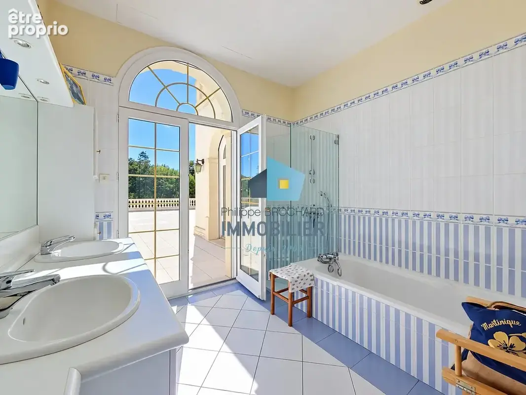 Maison 11 pièces 488 m² à vendre à Montaigu (85600) - photo 9