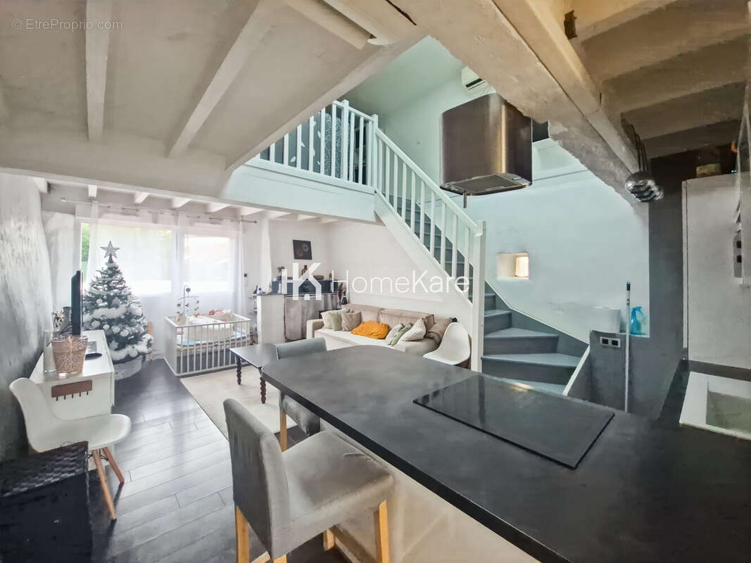 Maison à LABARTHE-SUR-LEZE