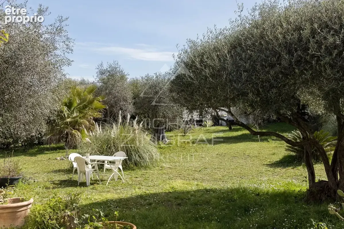 Proche Nice - Superbe opportunité dans un écrin de verdure - photo 4