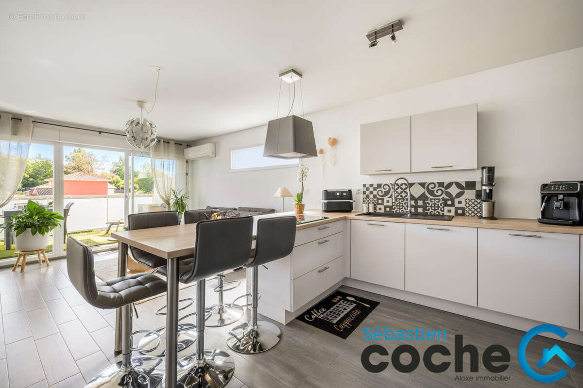 Appartement à SAINT-LAURENT-DE-MURE