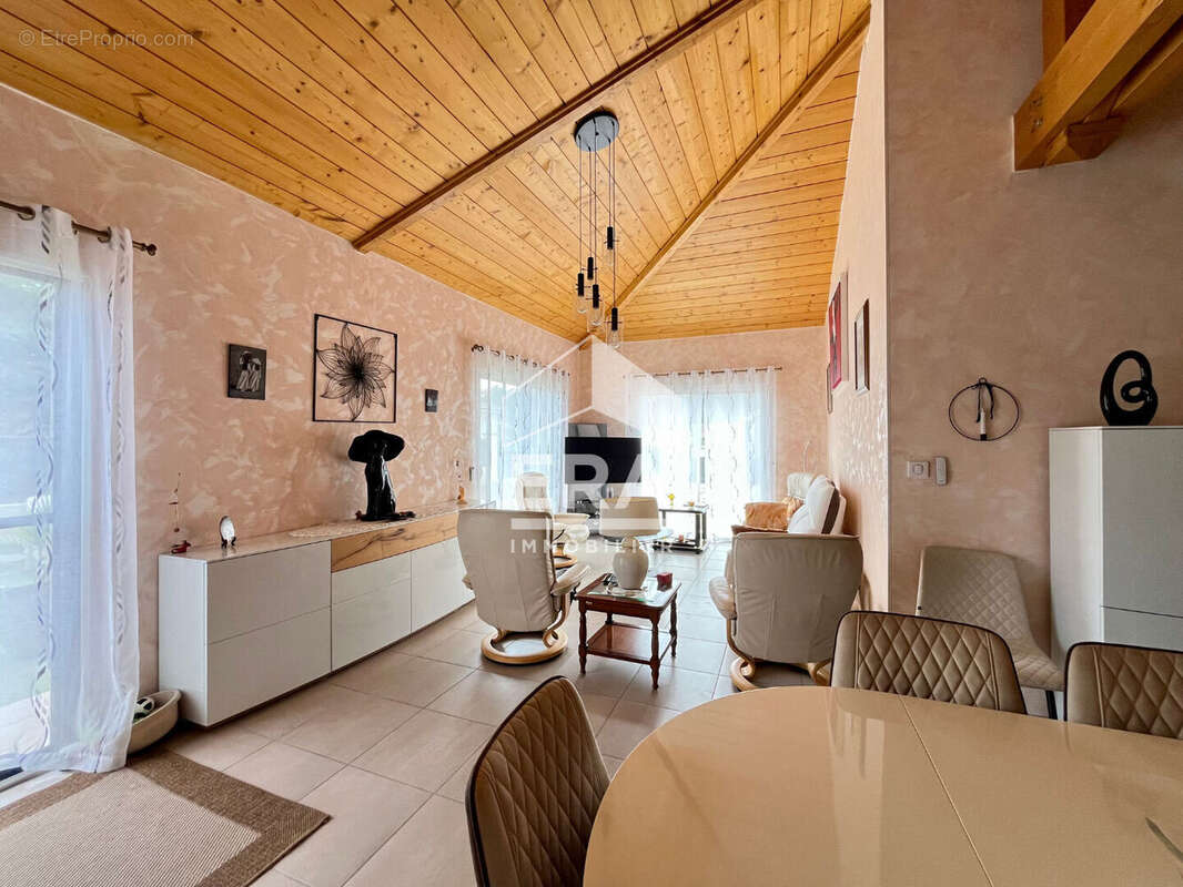 Maison à SAINT-PIERRE-DU-MONT