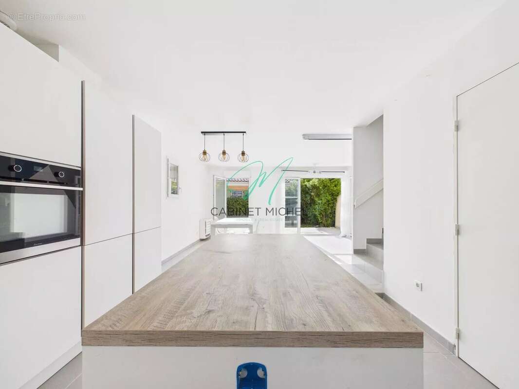 Maison à ROQUEFORT-LES-PINS