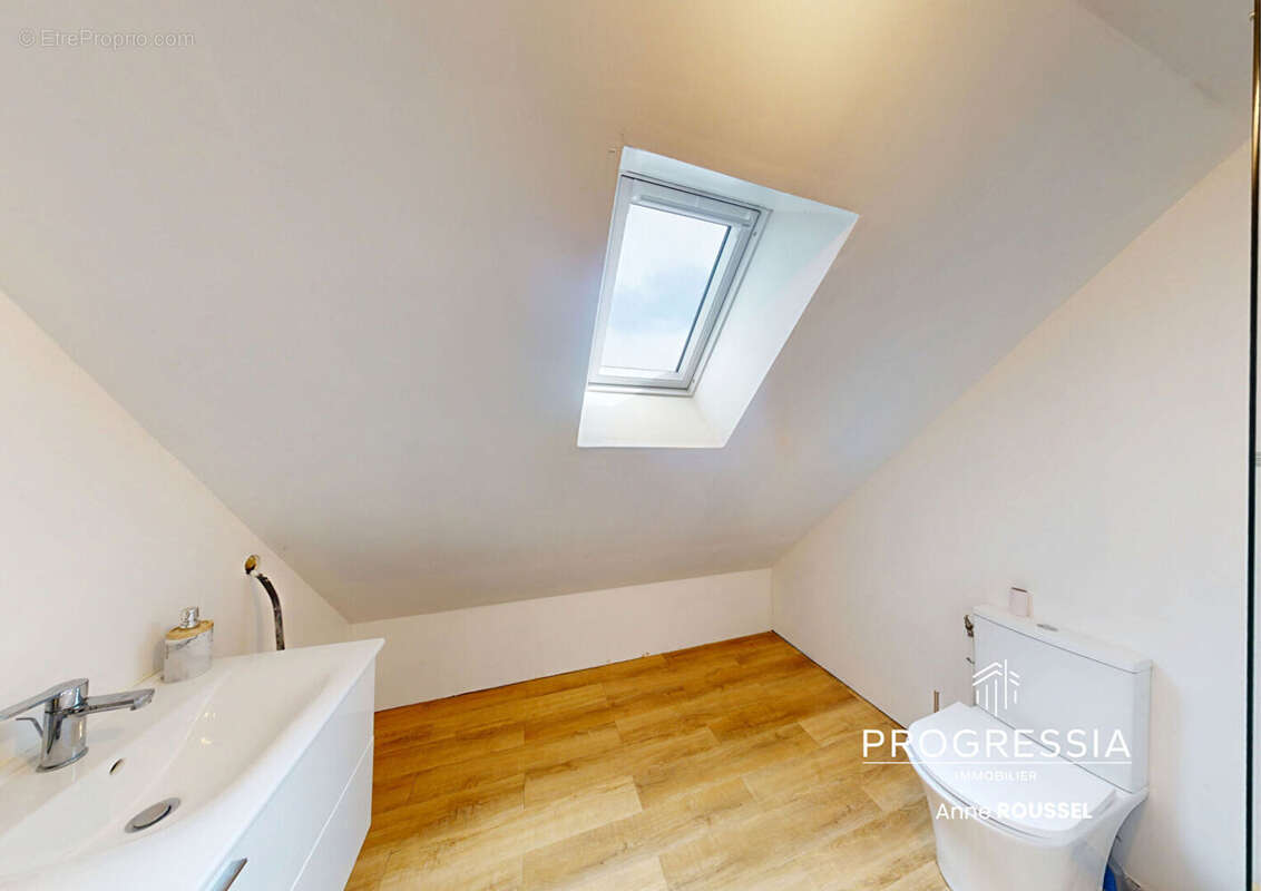 SAINT-SAUVEUR-D'EMALLEVILLE- Pavillon traditionnel avec sous-sol complet. - photo 10