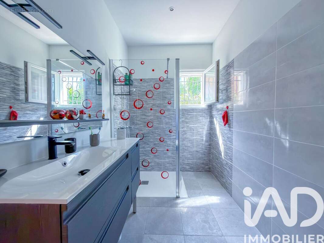 Maison 120 m² à Saint-Raphael  - photo 9