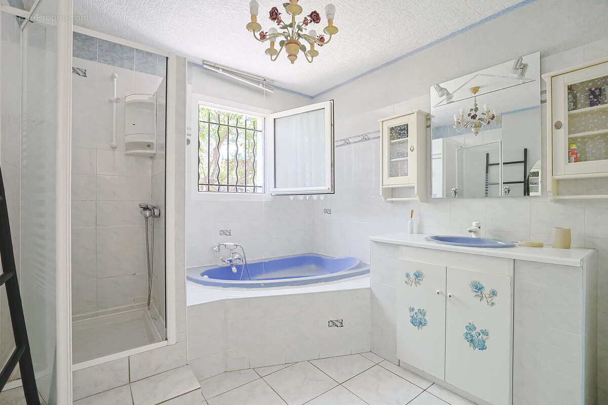 Maison à SOLLIES-TOUCAS