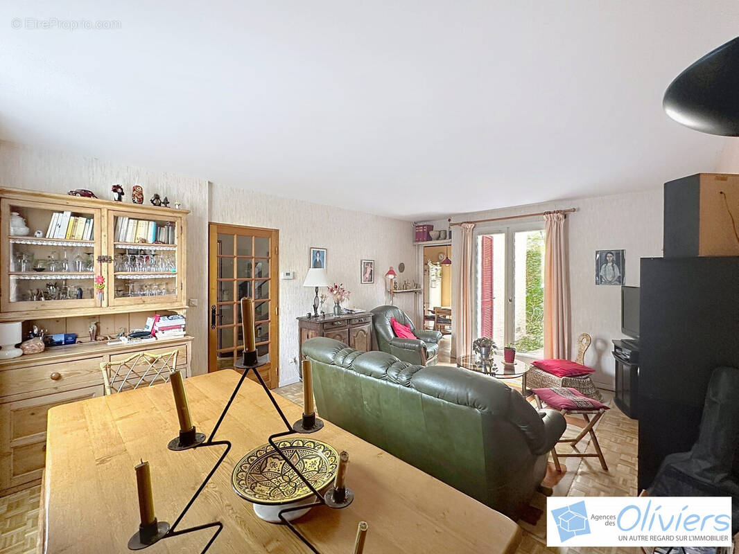 Maison à VOISINS-LE-BRETONNEUX