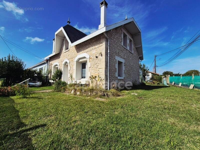 Maison à SAINT-GEORGES-DE-DIDONNE