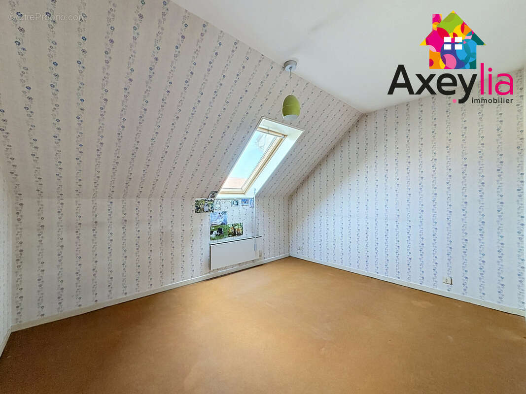 A vendre - mably - maison avec trois chambres, bureau, garage et terrain - photo 7