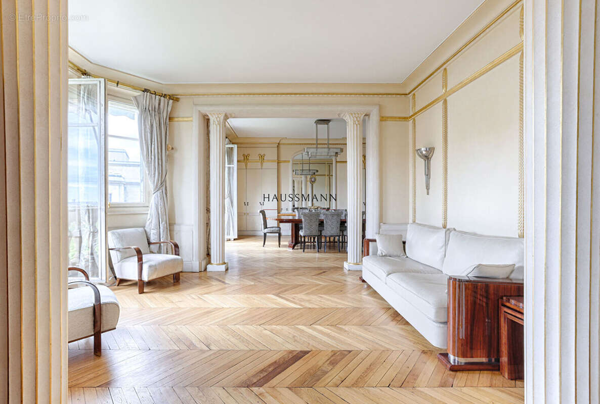 Appartement à PARIS-16E