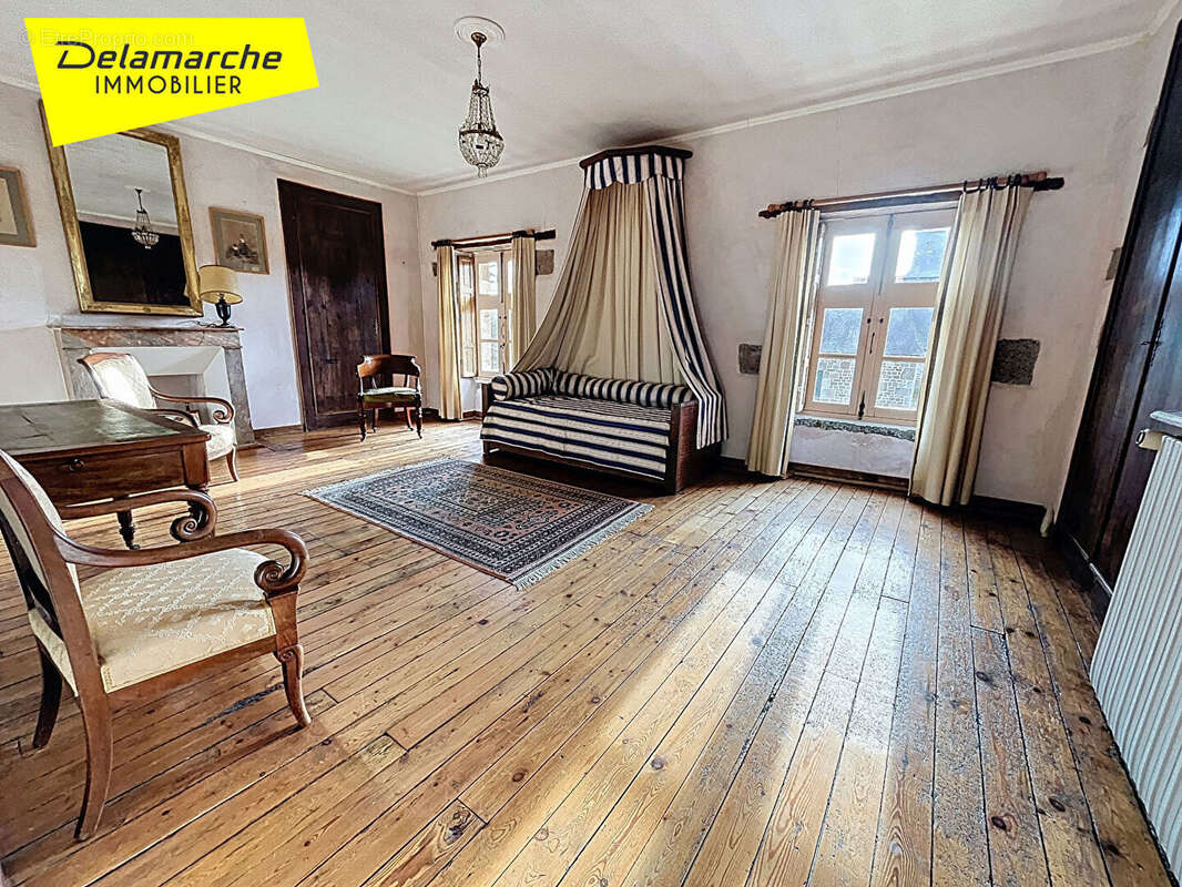 Maison à SAINT-AUBIN-DE-TERREGATTE