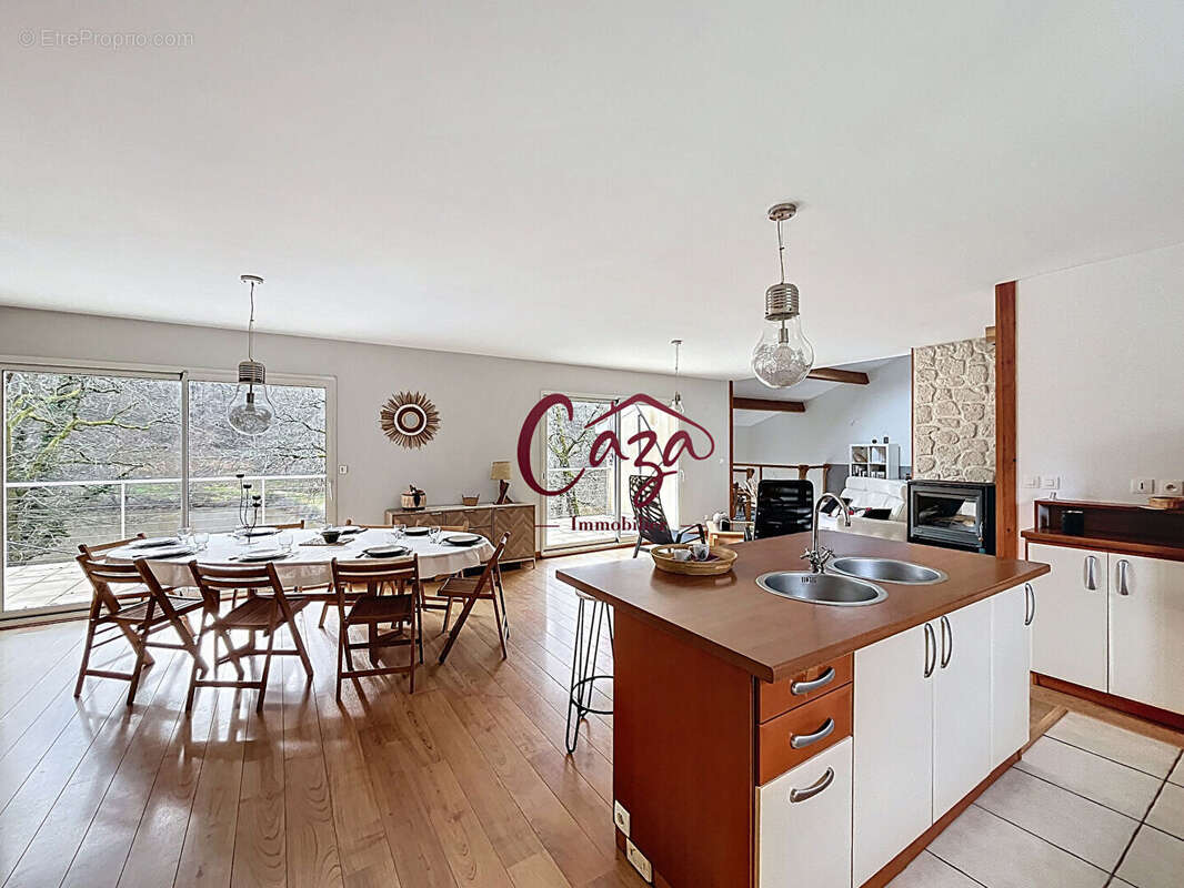 Maison à FARGUES-SAINT-HILAIRE