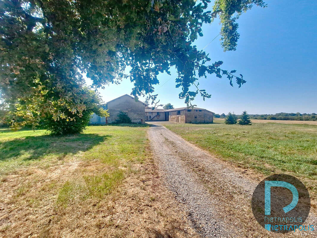 Maison 193 m² à Villars-Les-Dombes  - photo 2