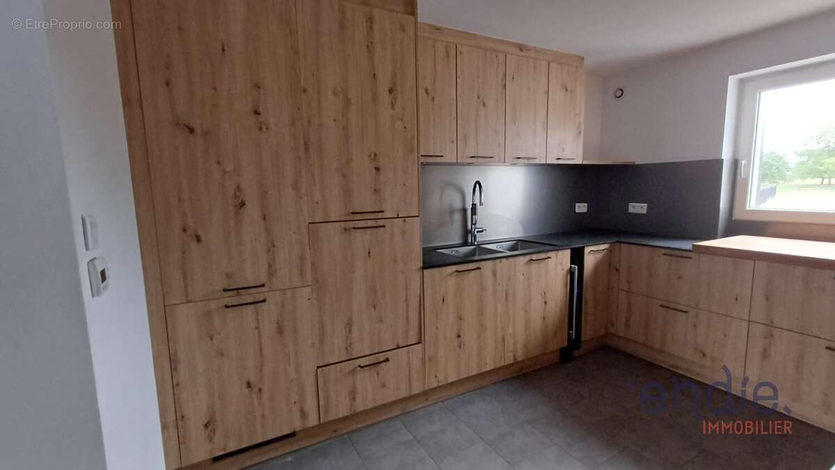 Maison de caractère avec dépendance de 150 m²  Terrain de 27,26 ares - photo 7