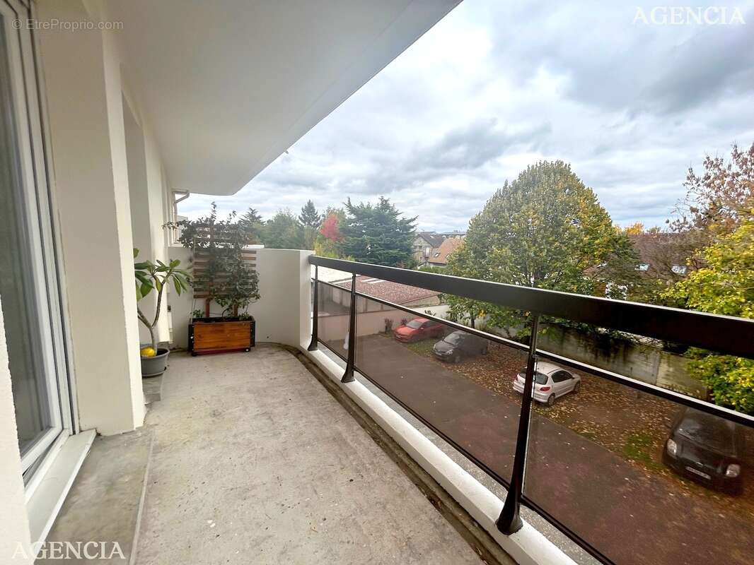 Appartement à PONTAULT-COMBAULT