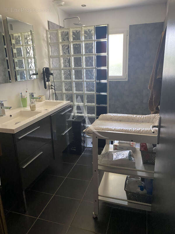 Maison à BEAULIEU-SOUS-LA-ROCHE