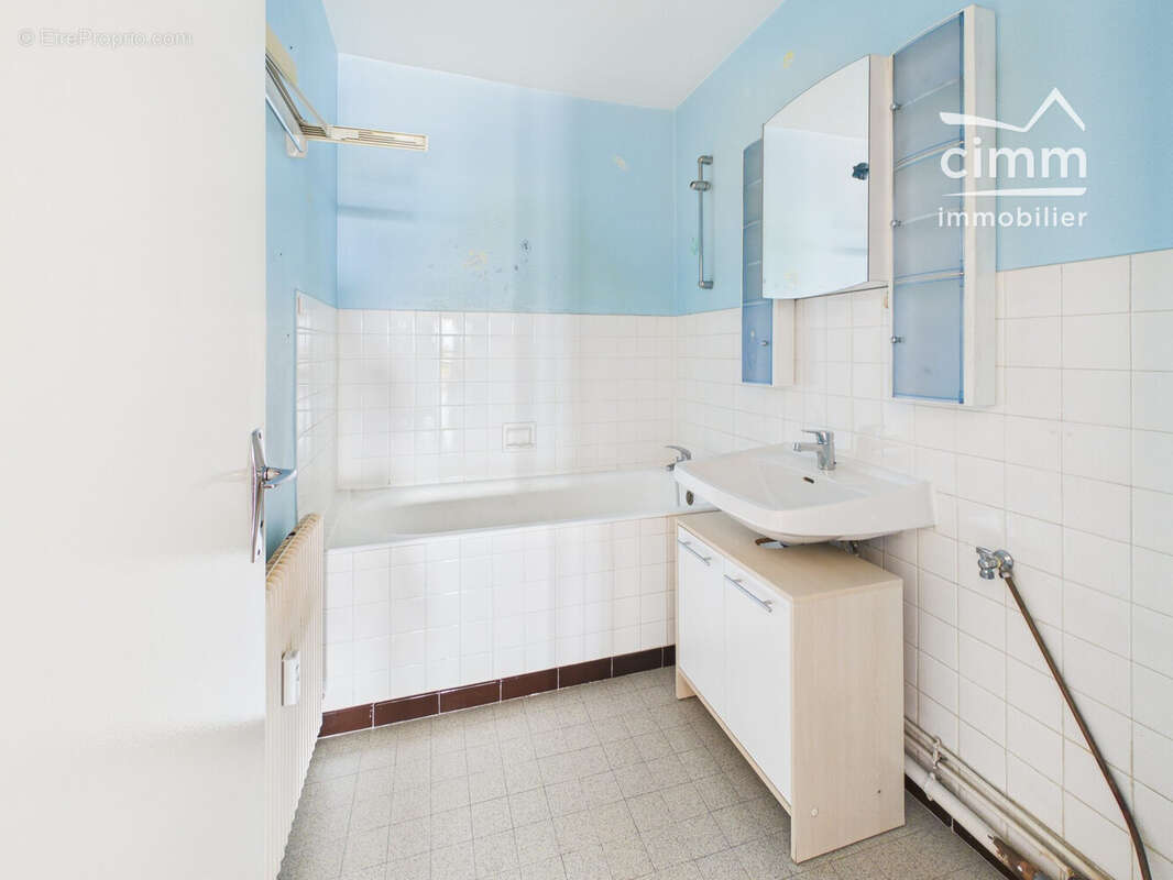 Appartement 82 m² à Rives  - photo 8