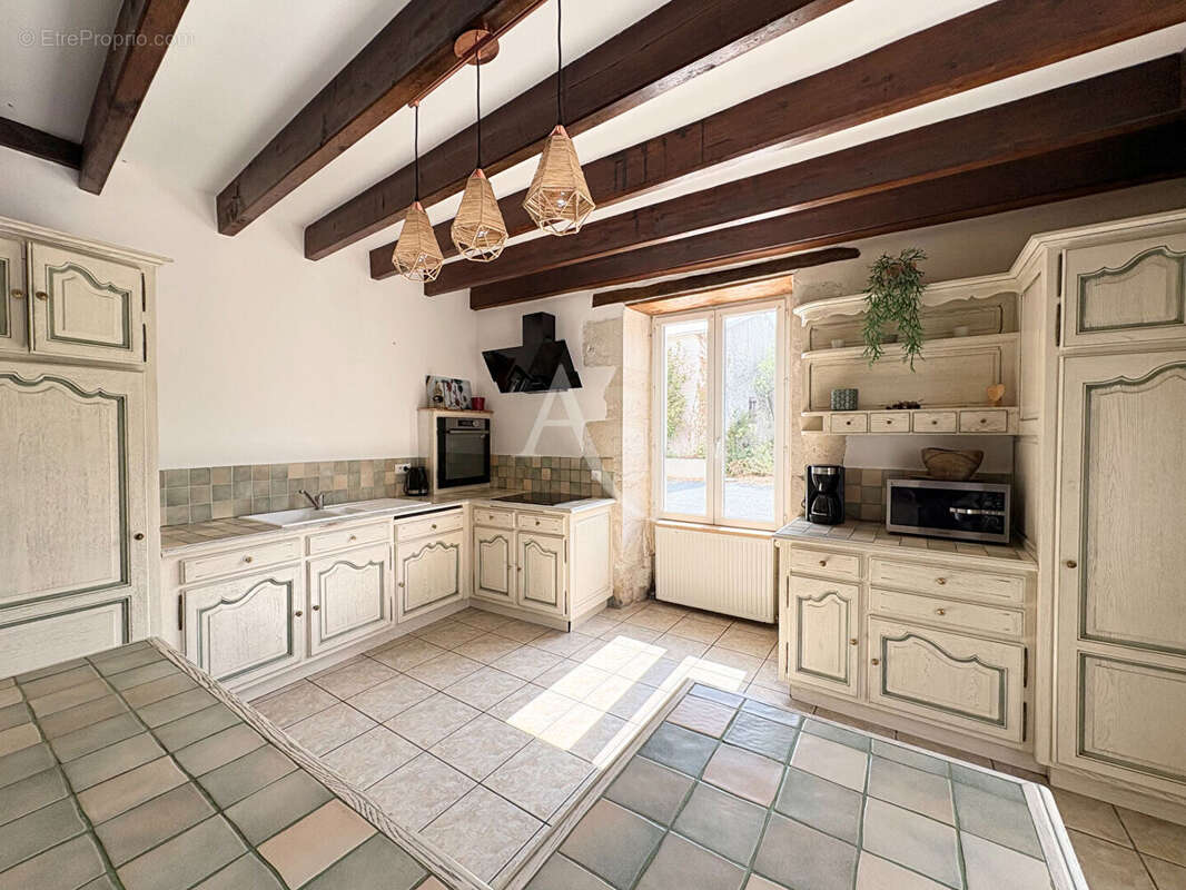 Maison 12 pièces -  6 chambres - LES VELLUIRE SUR VENDEE - photo 4