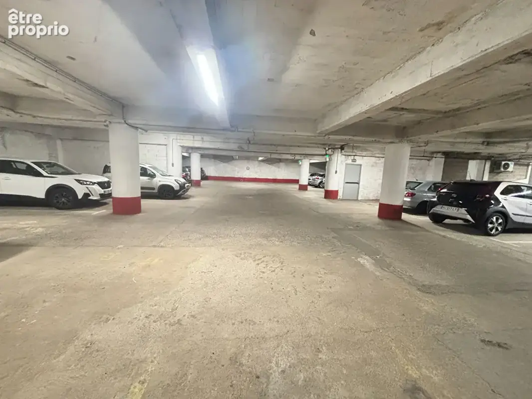 GARAGE / PARKING - Béziers - 671 m2 - photo 8