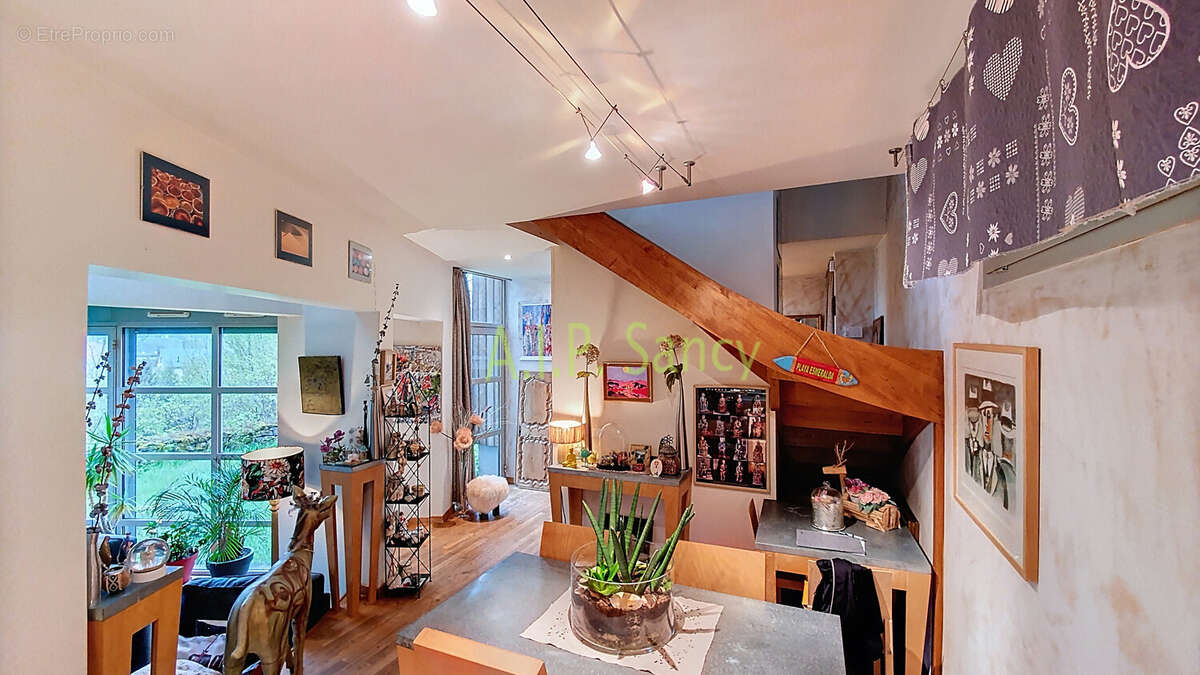 Maison à BESSE-ET-SAINT-ANASTAISE