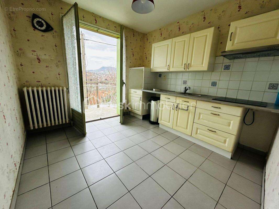 Maison à CREISSELS