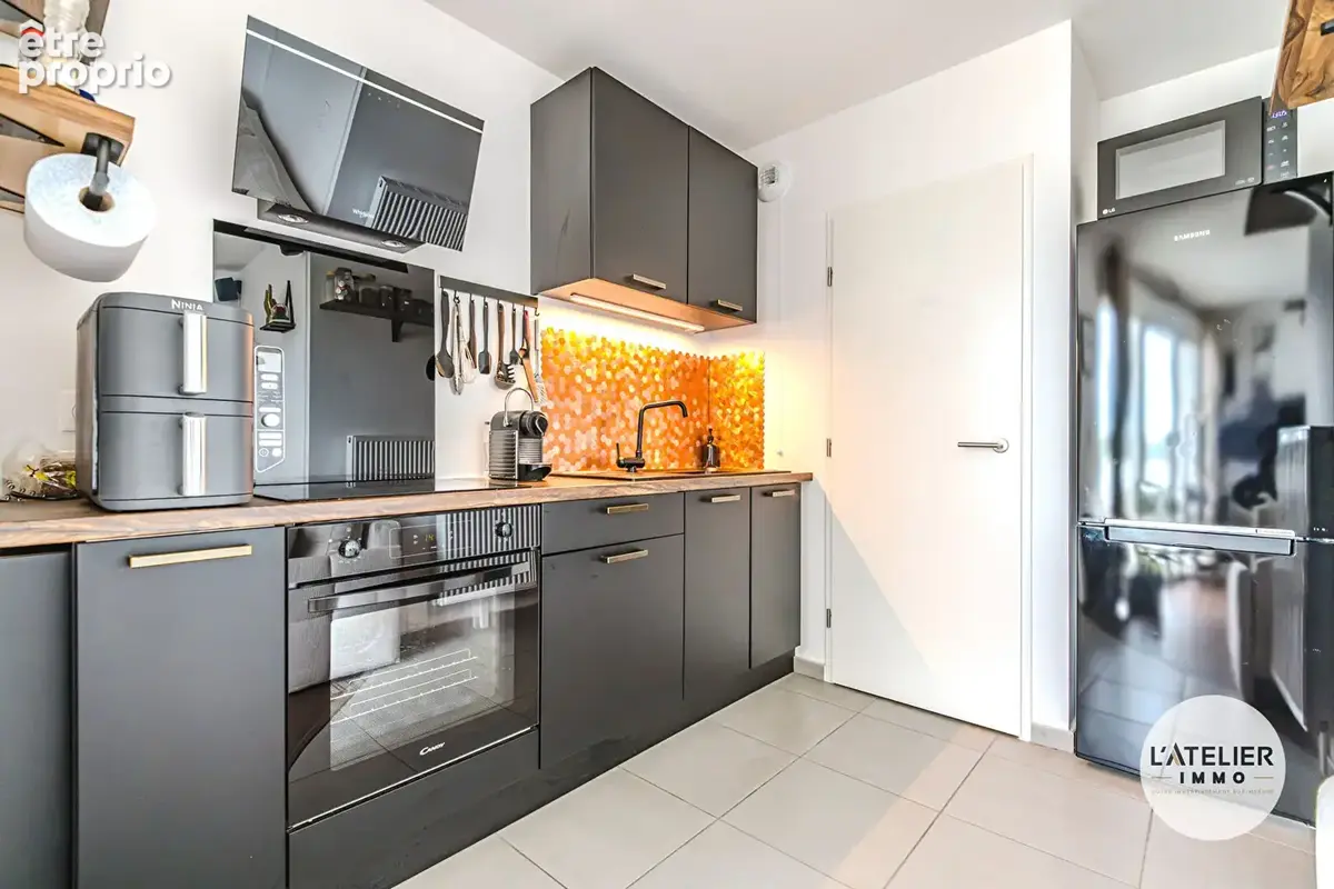 T2 récent avec balcon - 43 m² - 1er et dernier étage - 2 places de parking - photo 6